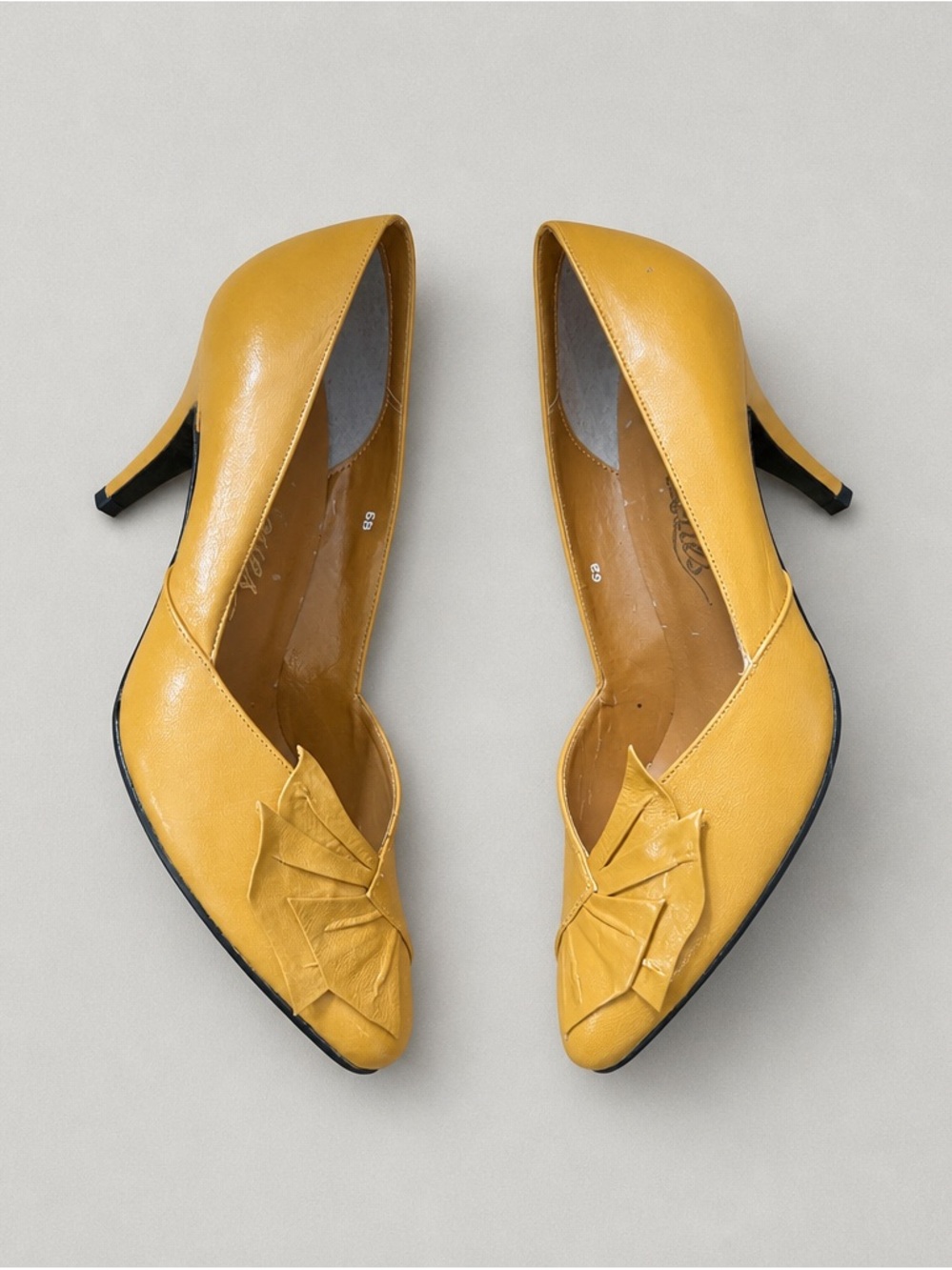 Vintage Moniques Mustard Leather Pumps Heels Size 6B